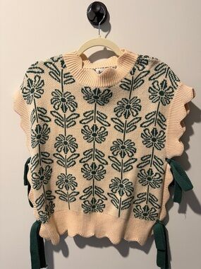 Cream Floral Knit Sleeveless Sweater Vest with Green Jacquard